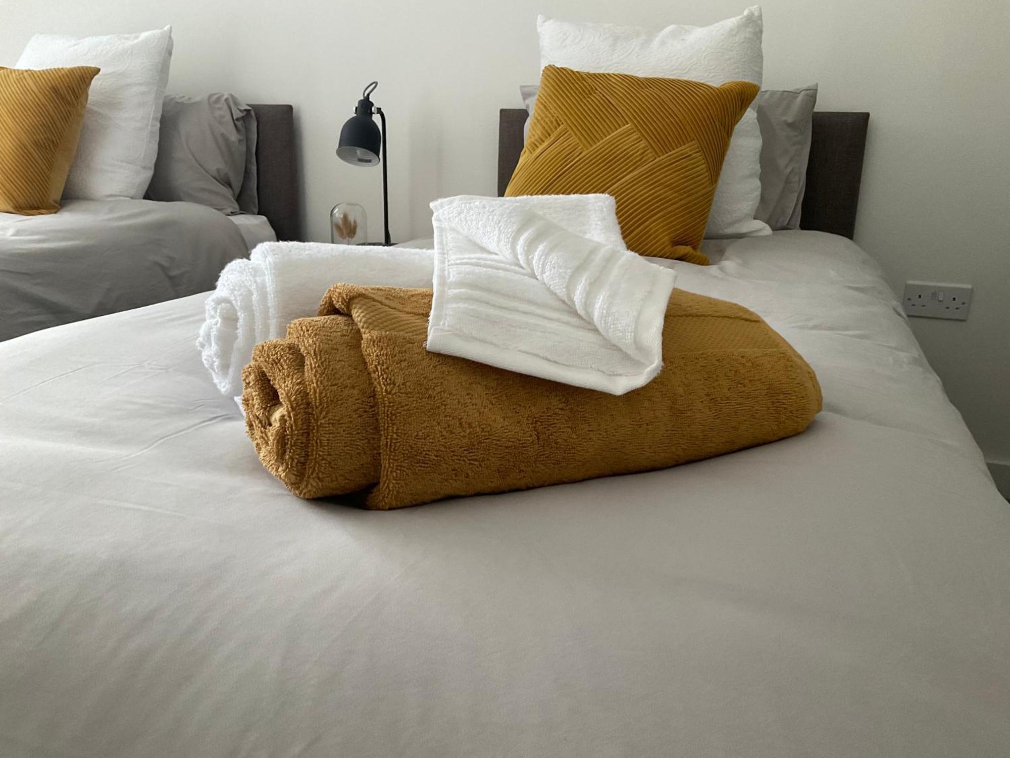 The Parkes A Stylish 3Br House, 5 Mins From Central Birmingham Close To The Edgbaston Stadium, The Hippodrome, Uob, Aston And Bcu, China Town, Kings Heath Bhx Airport And Much More Ngoại thất bức ảnh