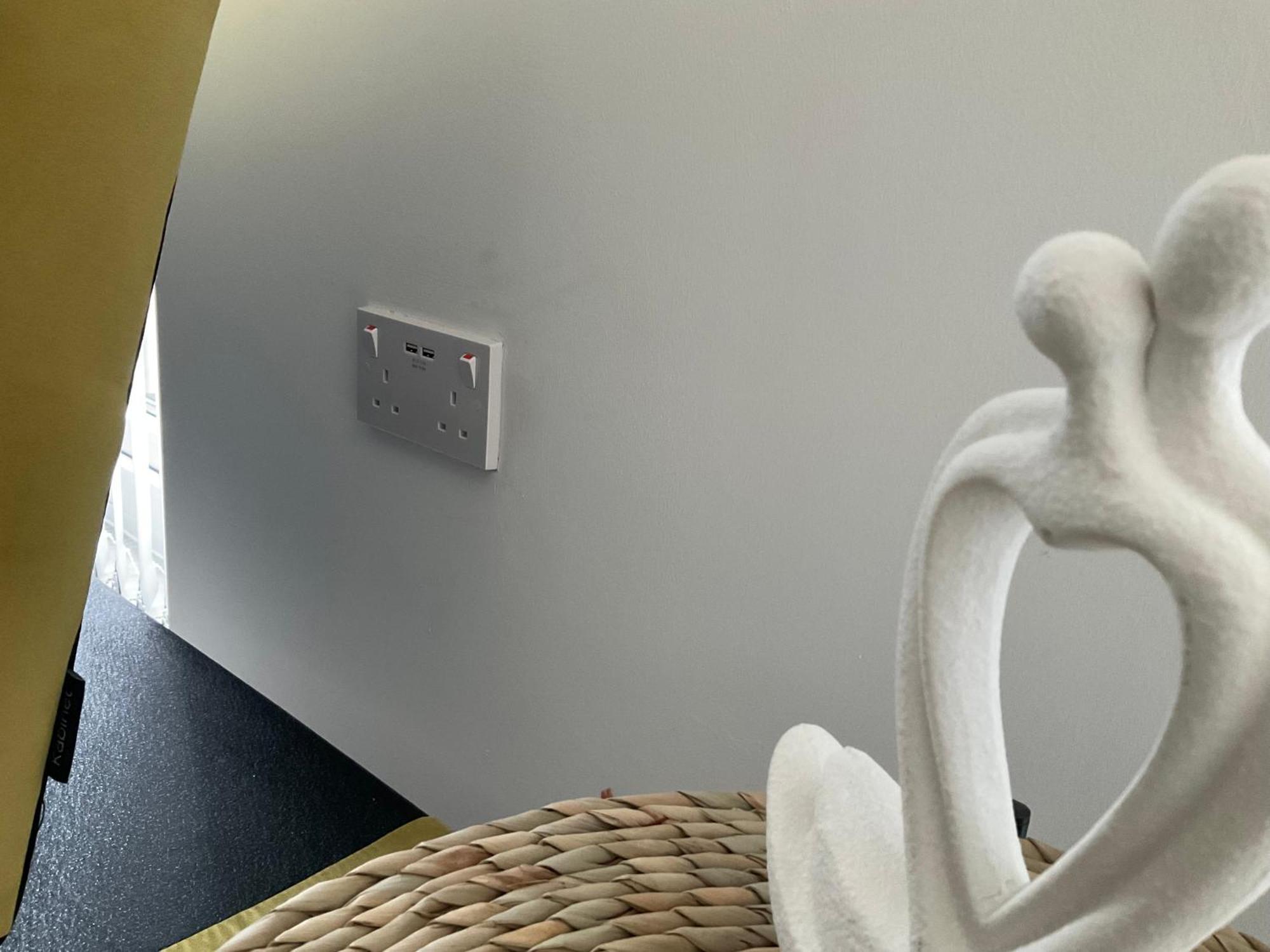 The Parkes A Stylish 3Br House, 5 Mins From Central Birmingham Close To The Edgbaston Stadium, The Hippodrome, Uob, Aston And Bcu, China Town, Kings Heath Bhx Airport And Much More Ngoại thất bức ảnh