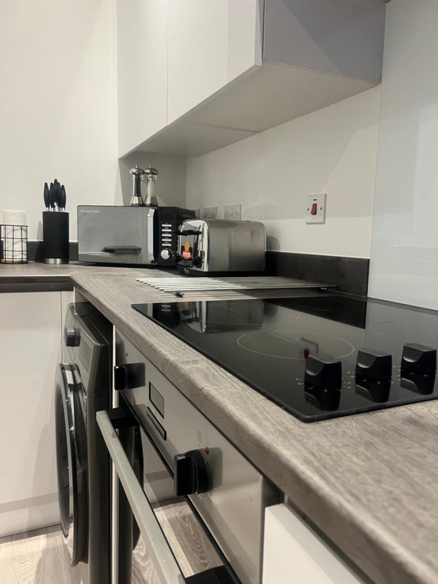 The Parkes A Stylish 3Br House, 5 Mins From Central Birmingham Close To The Edgbaston Stadium, The Hippodrome, Uob, Aston And Bcu, China Town, Kings Heath Bhx Airport And Much More Ngoại thất bức ảnh