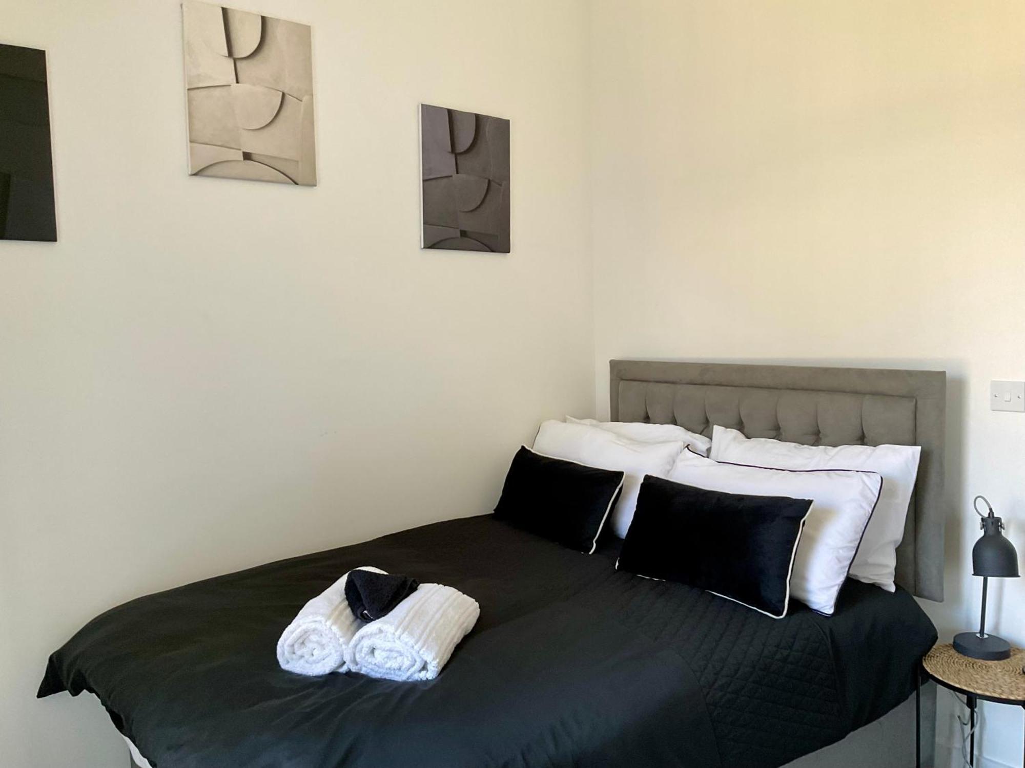 The Parkes A Stylish 3Br House, 5 Mins From Central Birmingham Close To The Edgbaston Stadium, The Hippodrome, Uob, Aston And Bcu, China Town, Kings Heath Bhx Airport And Much More Ngoại thất bức ảnh