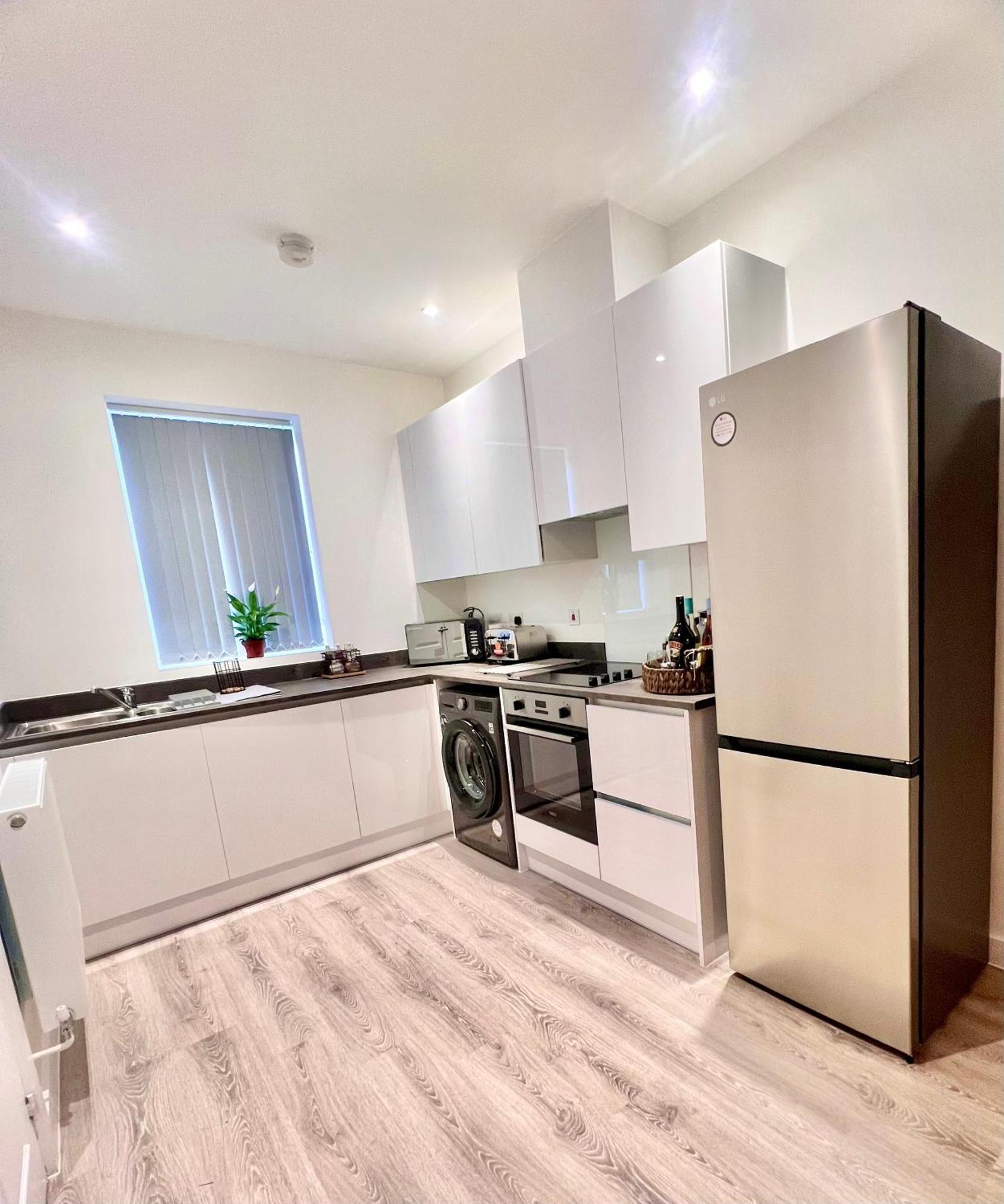 The Parkes A Stylish 3Br House, 5 Mins From Central Birmingham Close To The Edgbaston Stadium, The Hippodrome, Uob, Aston And Bcu, China Town, Kings Heath Bhx Airport And Much More Ngoại thất bức ảnh