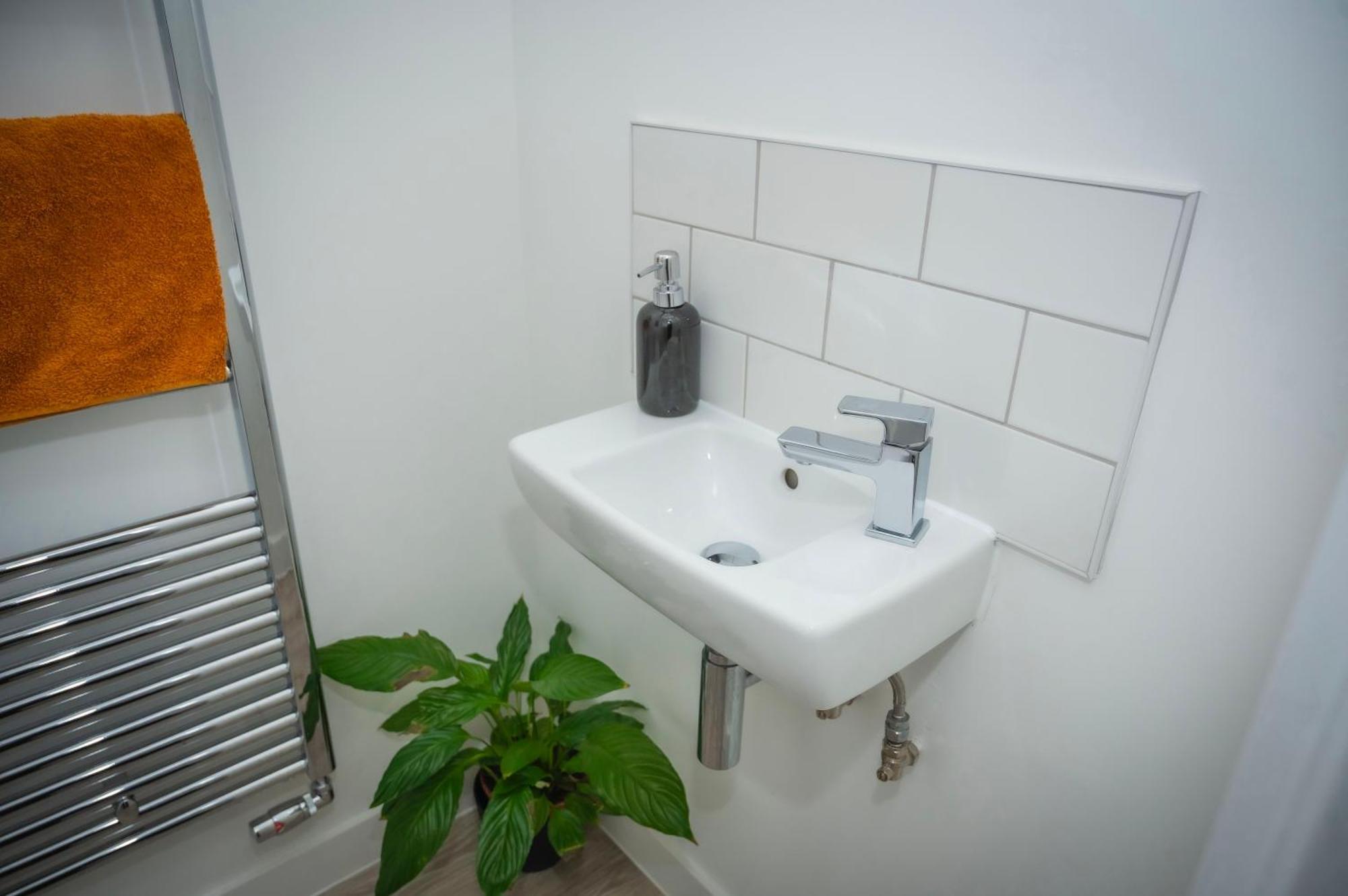 The Parkes A Stylish 3Br House, 5 Mins From Central Birmingham Close To The Edgbaston Stadium, The Hippodrome, Uob, Aston And Bcu, China Town, Kings Heath Bhx Airport And Much More Ngoại thất bức ảnh